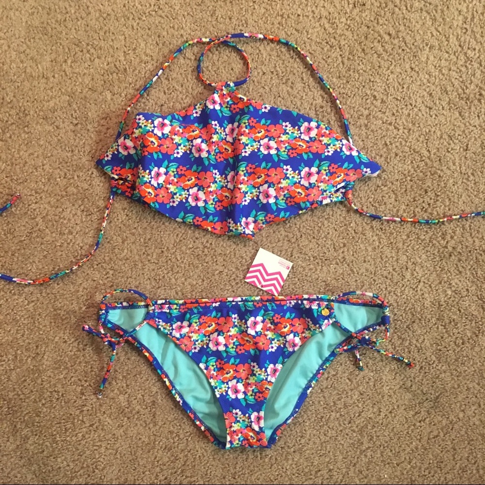 NWT Floral cross back set